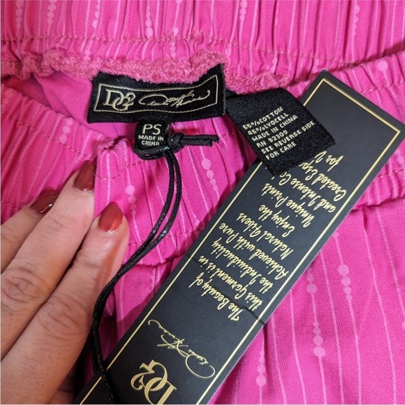 DG2 SoftCell Wide Leg Pants in Barbie Pink Petite Small - Picture 4 of 8